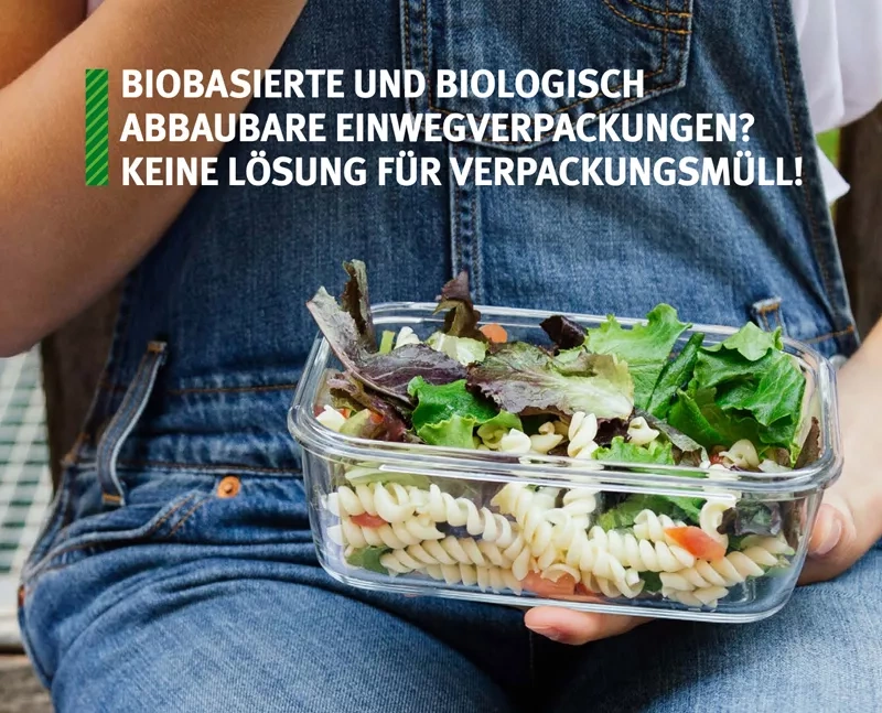 Cover: Person hält eine Mehrwegschale mit Salat auf dem Schoß. Text: Biobasierte und biologische abbaubare Einwegverpackungen? Keine Lösung für Verpackungsmüll. Verpackungsmüll vermeiden