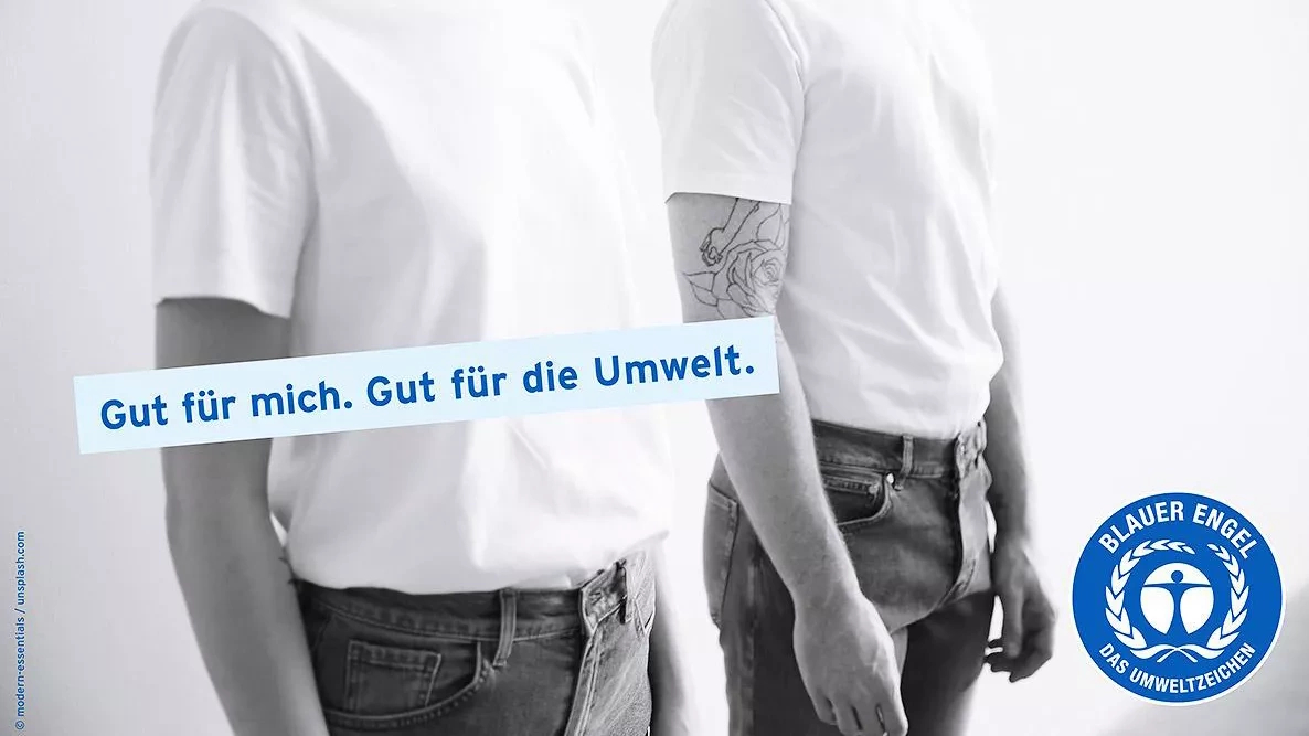 Zwei Oberkörper mit T-Shirts mit dem Slogan Gut für mich. Gut für die Umwelt.