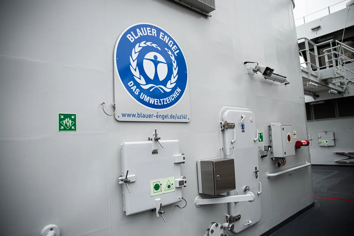 Logo am Schiff Blauer Engel