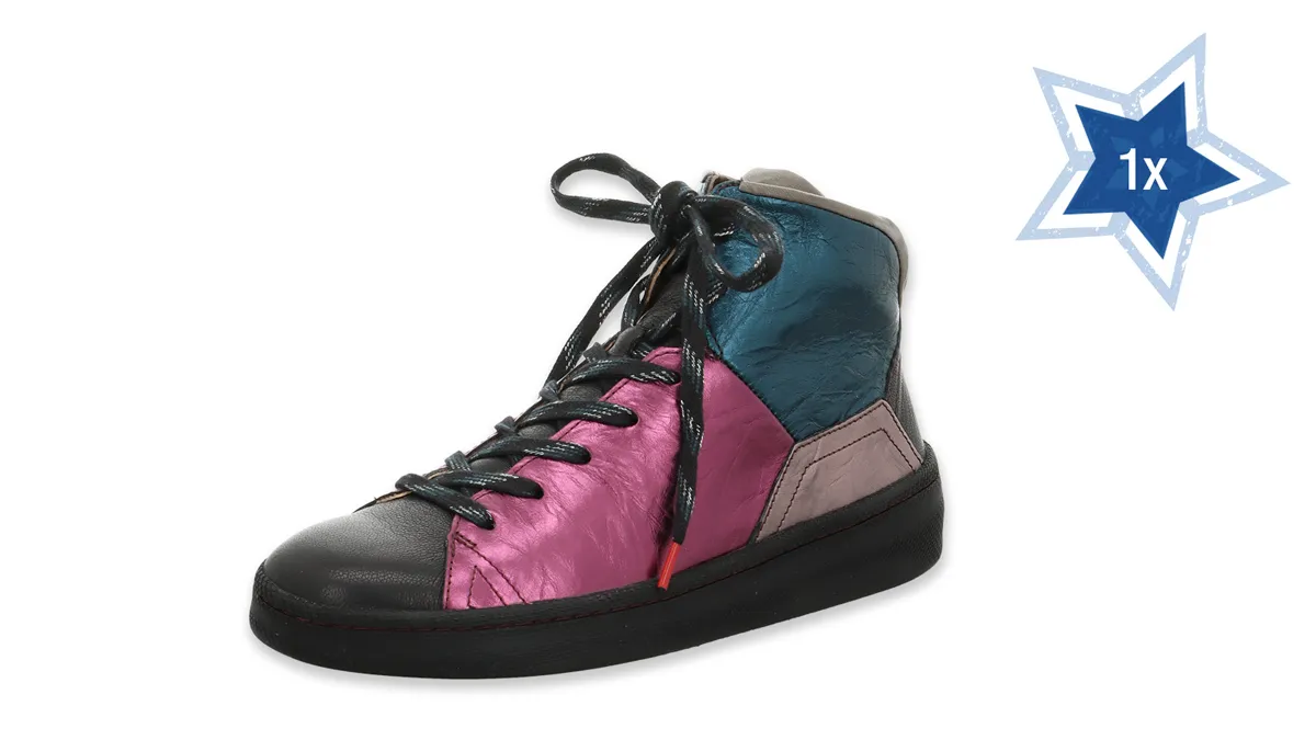 Hoher Schuh mit vorrangig schwarz, pinl und türkis