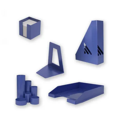 Schreibtischutensilien in Blau
